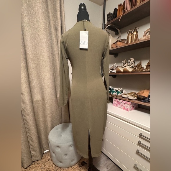 Beautiful brand new dress - Picture 3 of 5